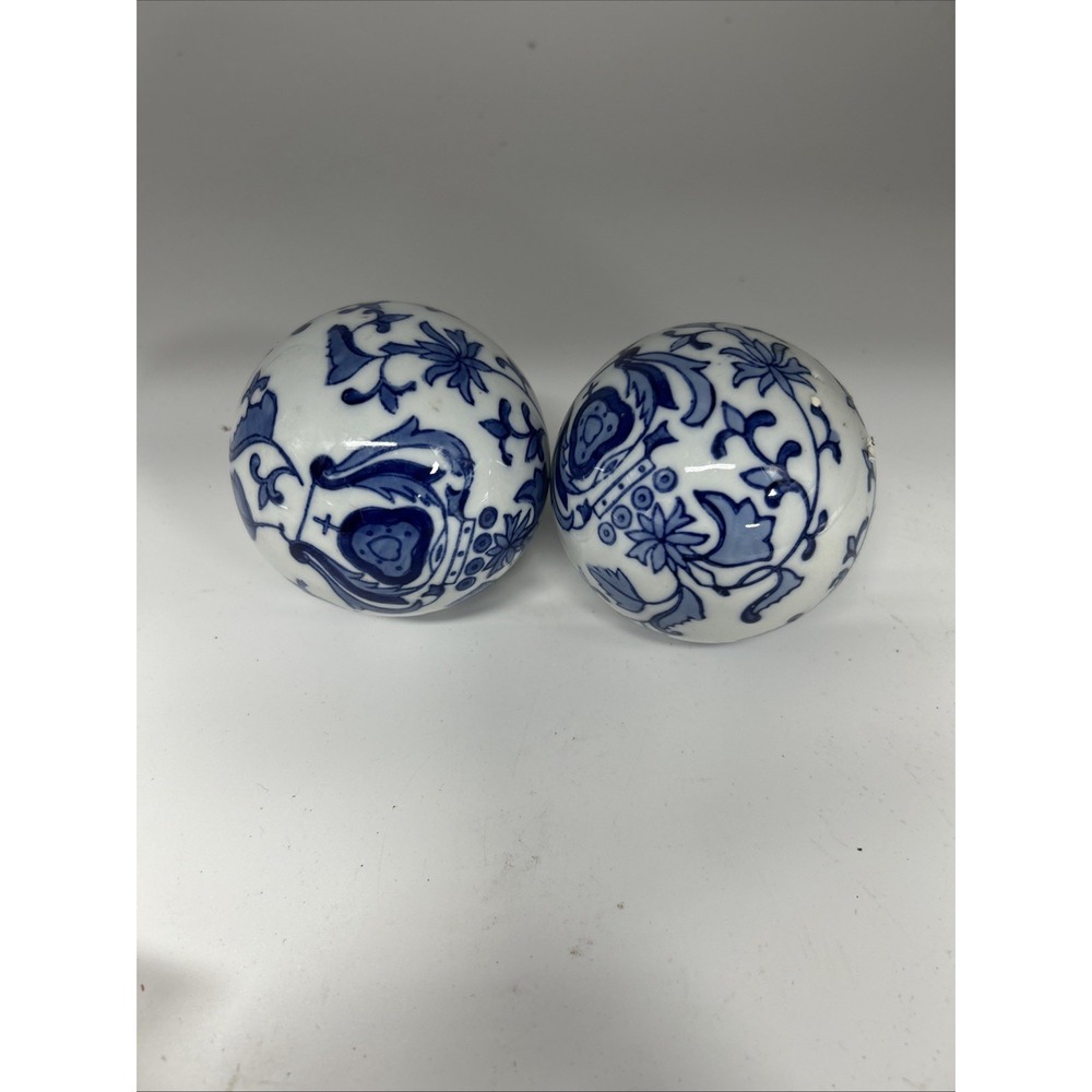 decorative ceramic porcelain ball, carpet ball or chinoiserie orb